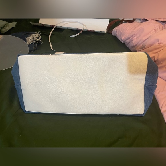 NWT Draper James Chambray Savannah Duffle Bag - Picture 5 of 9